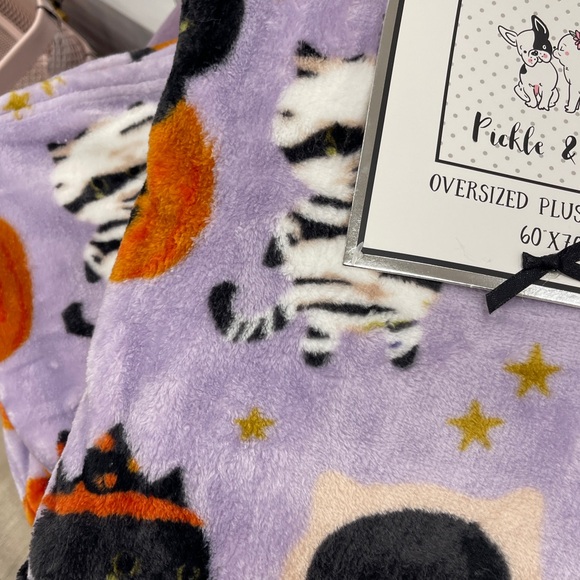 Halloween Cats in Costumes Witch Mummy Ghost Purple Plush Blanket 60”x70 NWT - Picture 2 of 4